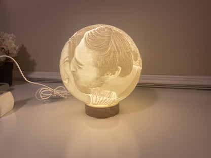 LÁMPARA LUNA 3D PERSONALIZADA EN BASE DE MADERA