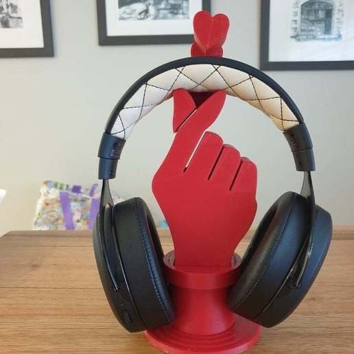 SOPORTE PARA AURICULARES MANO CORAZONES