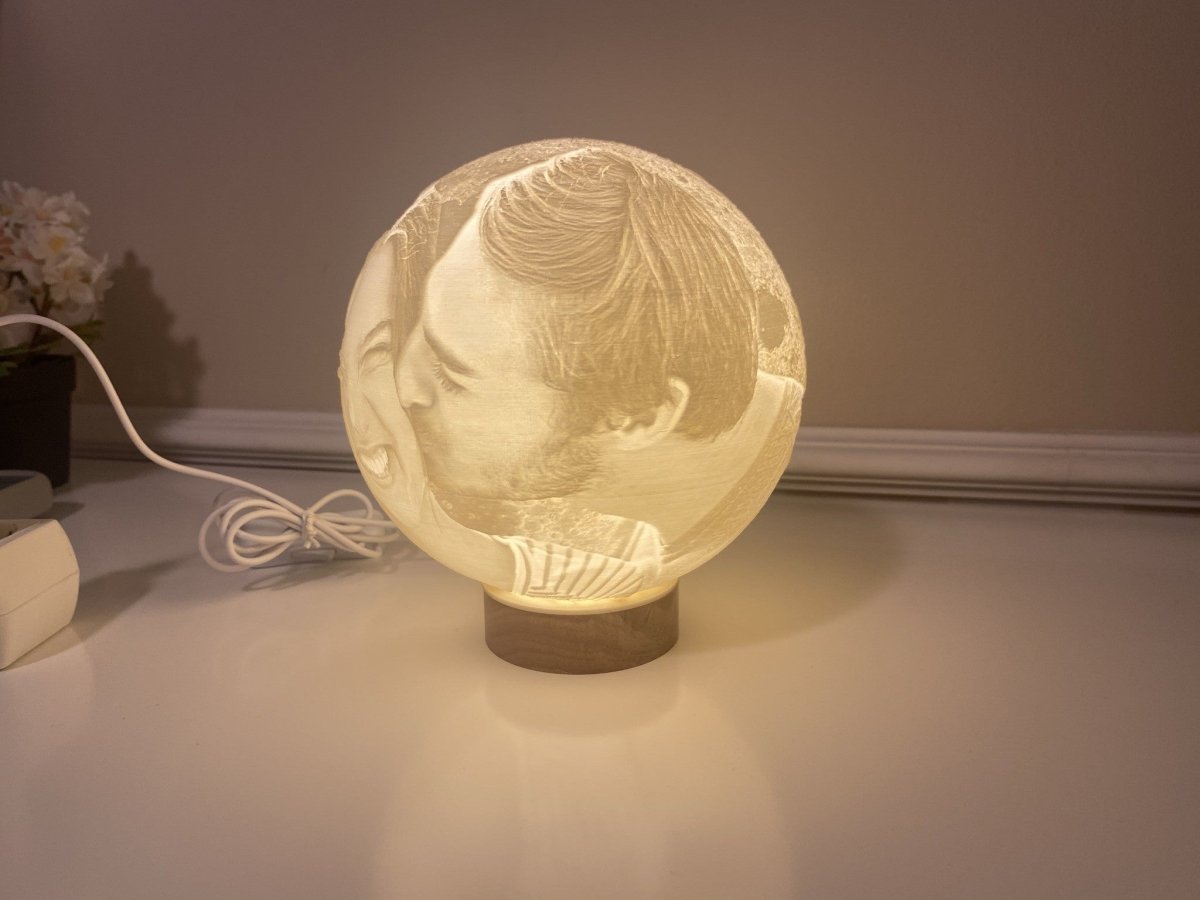 LÁMPARA LUNA 3D PERSONALIZADA EN BASE DE MADERA - Impresión y Regalos 3D